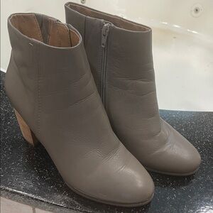 Vionic Kennedy Women’s grey Booties